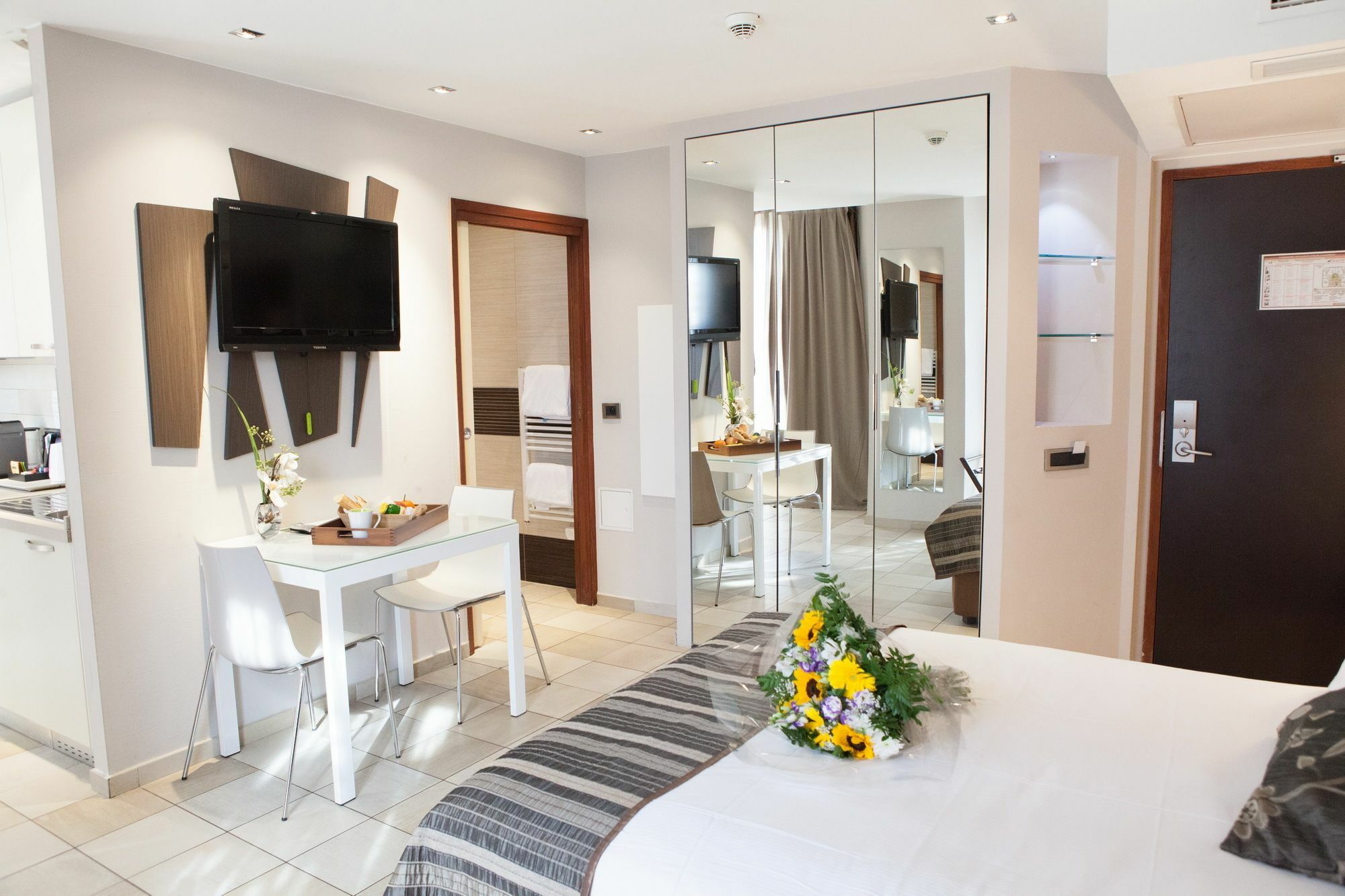 Hotel Villa D'Elsa Juan-les-Pins Bagian luar foto