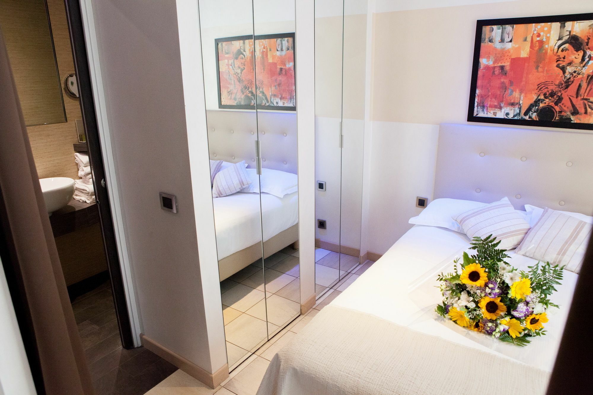 Hotel Villa D'Elsa Juan-les-Pins Bagian luar foto